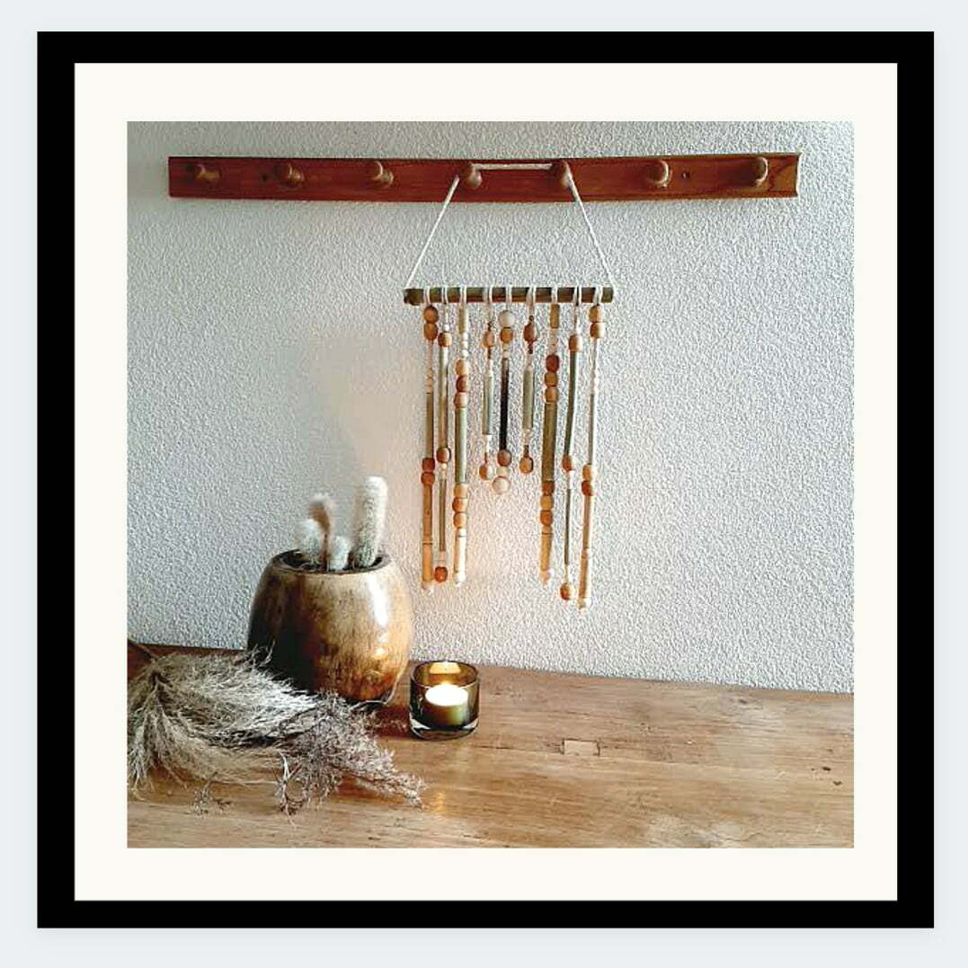 iefde en leed, duurzame woondecoratie, handgemaakt, Bohemian Bamboe, Ibiza Style, wanddecoratie, raamdecoratie, windgong, houten kralen, veren,